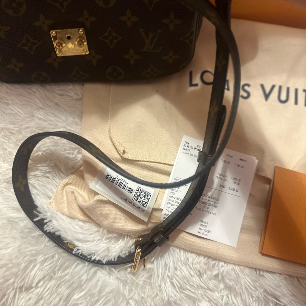 Louis Vuitton Pochette Métis Classic Monogram Crossbody Bag - Picture 8 of 16